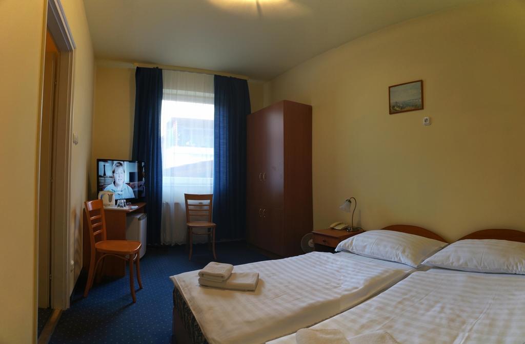 Corvin Hotel Győr Rom bilde