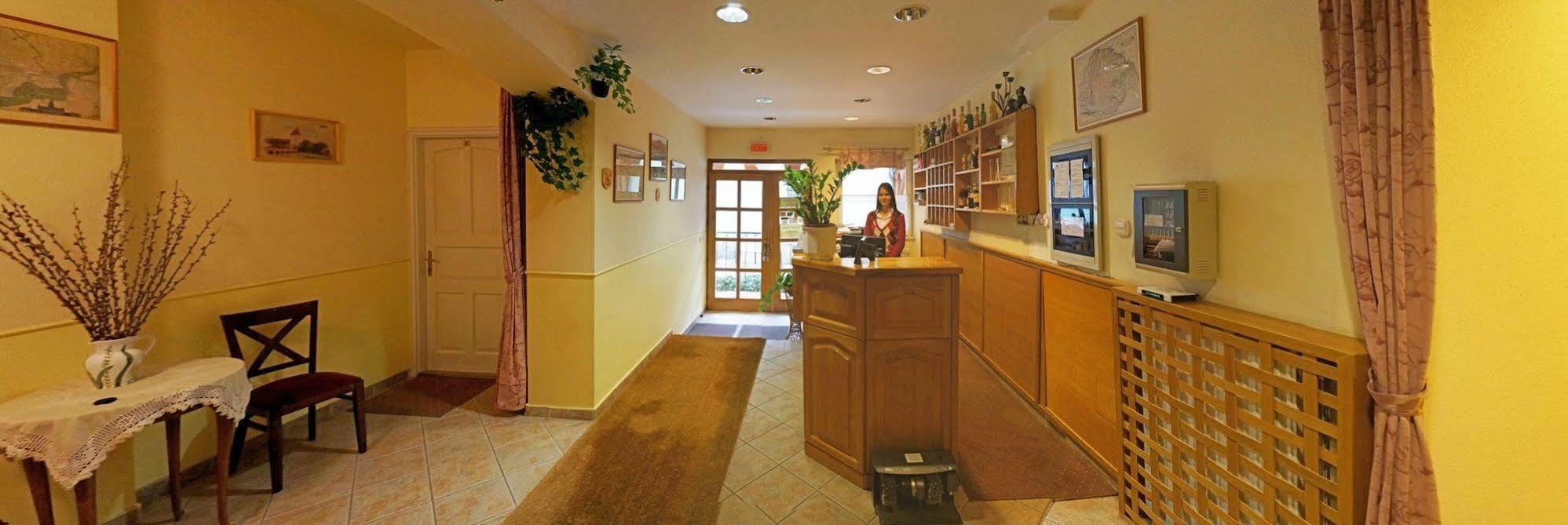Corvin Hotel Győr Eksteriør bilde